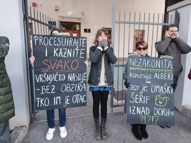 Ponedjeljkom na kavi ispred DORH-a